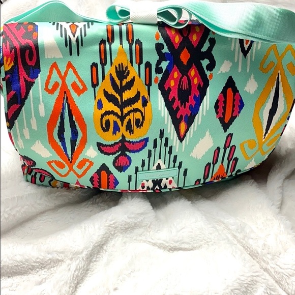 vera bradley essential messenger bag